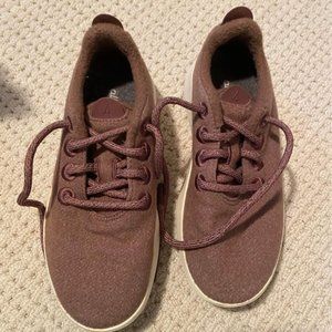 Women's Allbirds Mizzle shoe. Women’s size 6. Mauve color.
